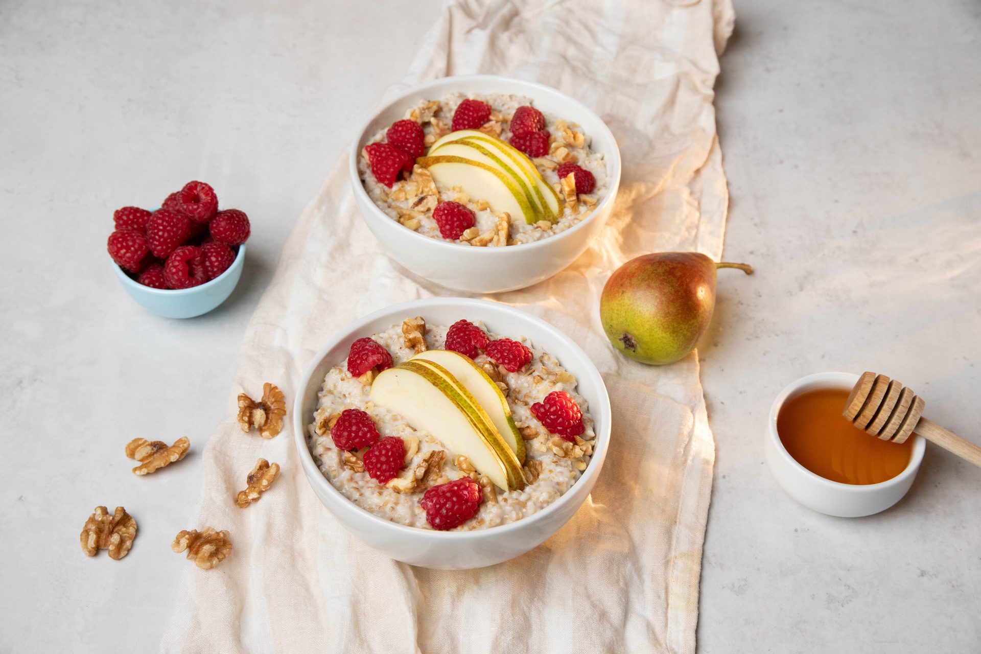 Breakfast cereal, Kitchen utensil, Food, Tableware, Ingredient, Fruit, Bowl, Produce, Dessert