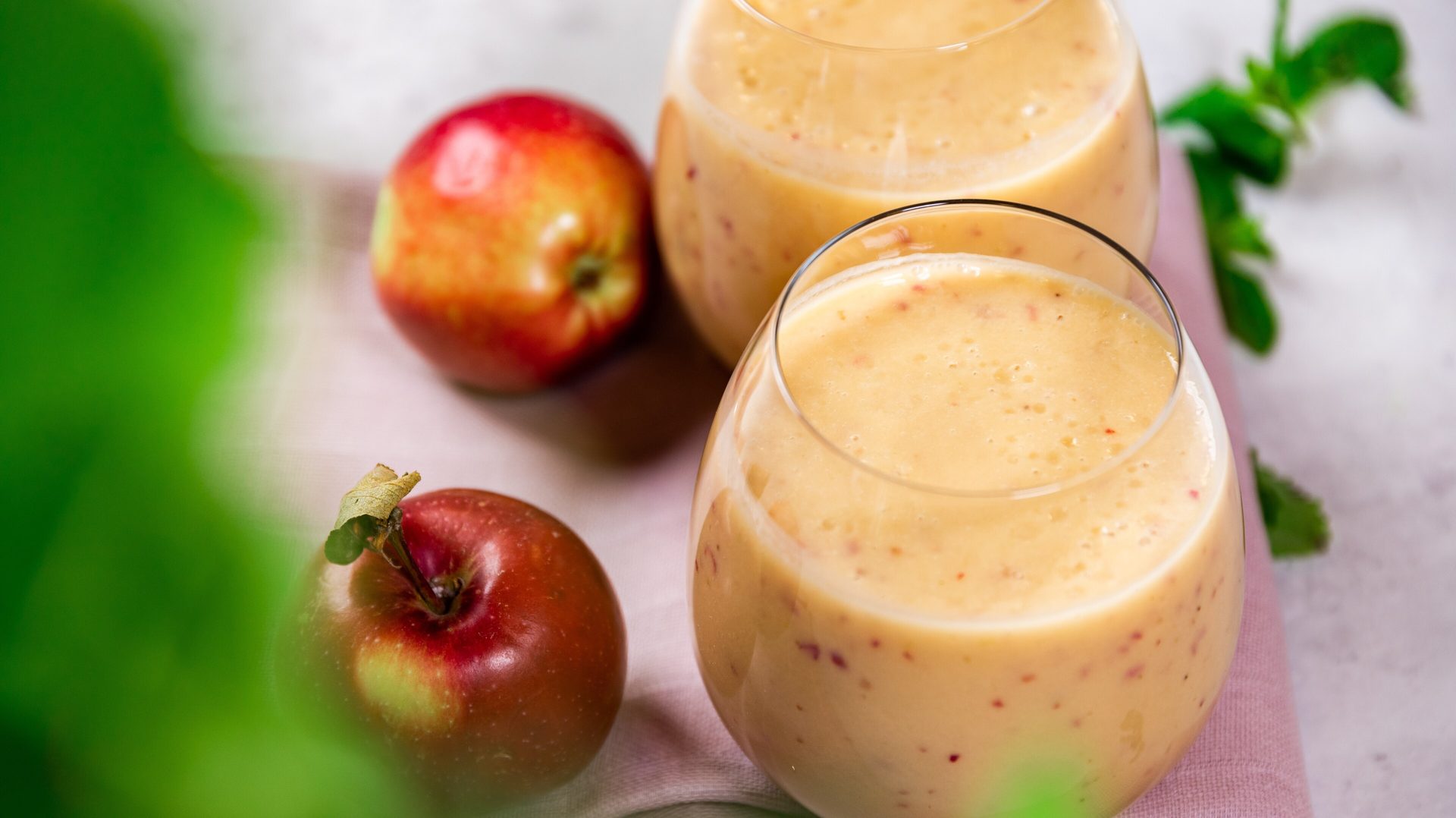 Health shake, Natural foods, Non-alcoholic drink, Food, Fruit, Apple, Ingredient, Produce, Juice, Smoothie