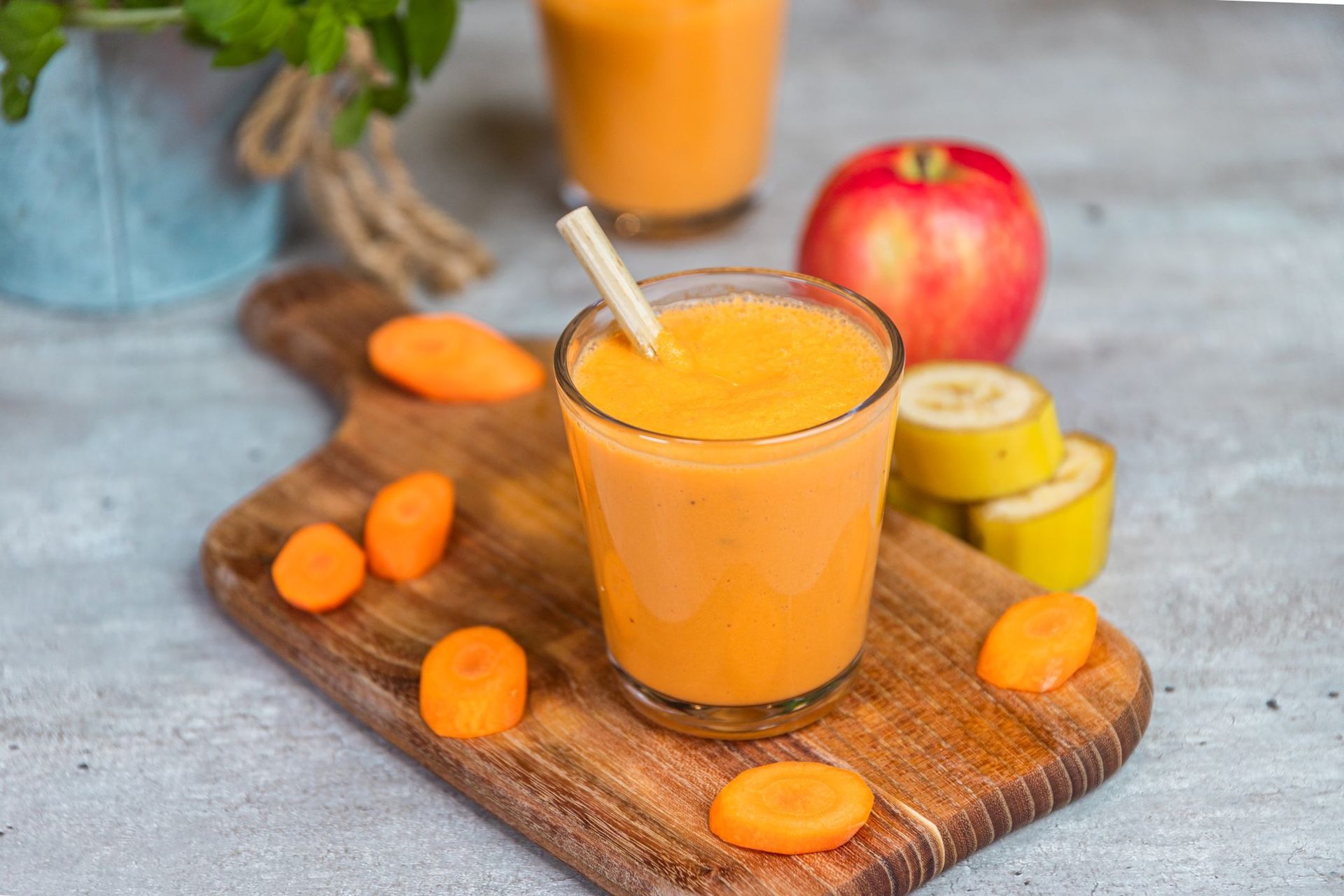 Health shake, Vegetable juice, Non-alcoholic drink, Food, Fruit, Tableware, Ingredient, Produce, Smoothie
