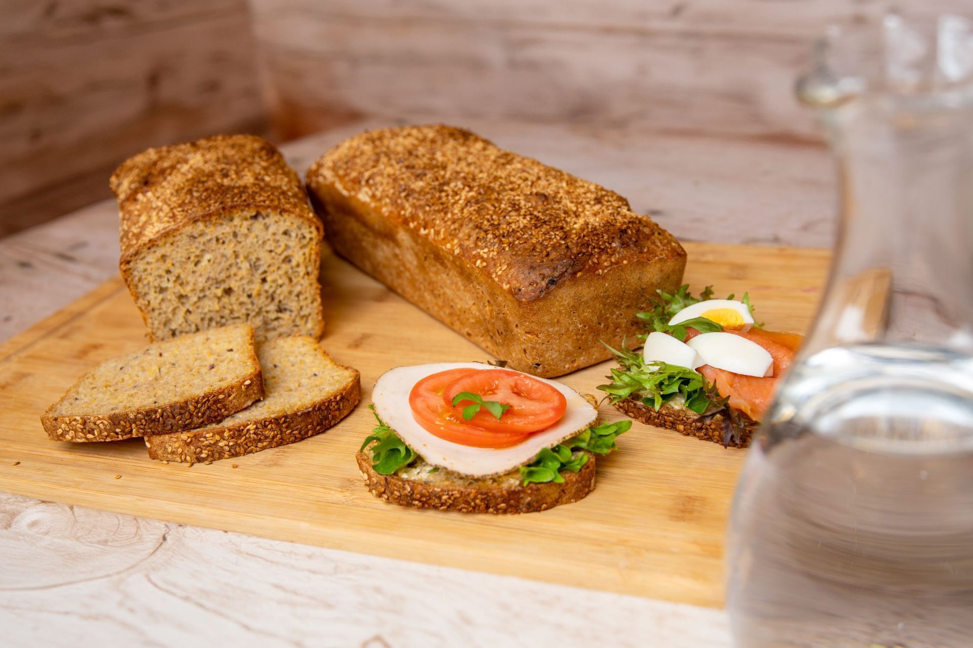 Whole wheat bread, Food, Ingredient, Loaf, Tableware