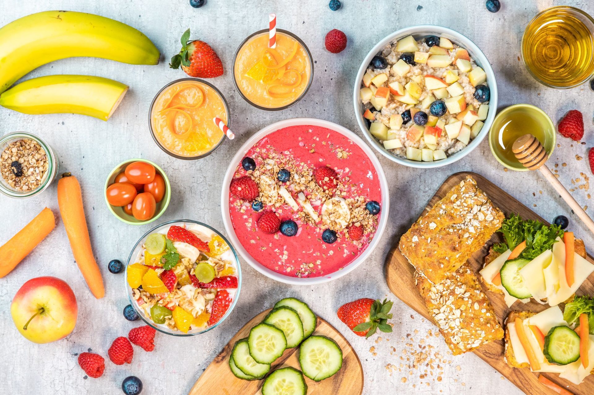 Natural foods, Food, Fruit, Tableware, Ingredient, Produce, Berry, Strawberry, Bowl, Breakfast