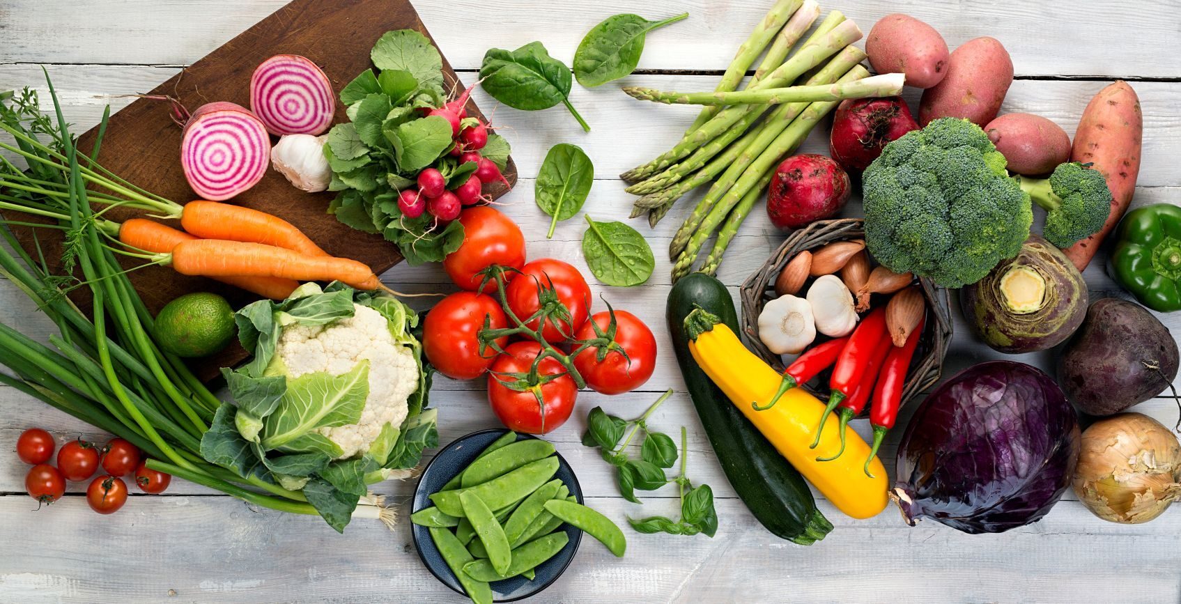 Natural foods, Food group, Leaf vegetable, Bell pepper, Produce, Ingredient, Carrot, Tomato